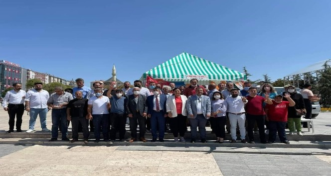 AK Parti Kırşehir İl Başkanlığı’ndan vatandaşlara aşure ikramı