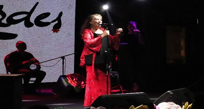 Suzan Kardeş’ten müzik ziyafeti