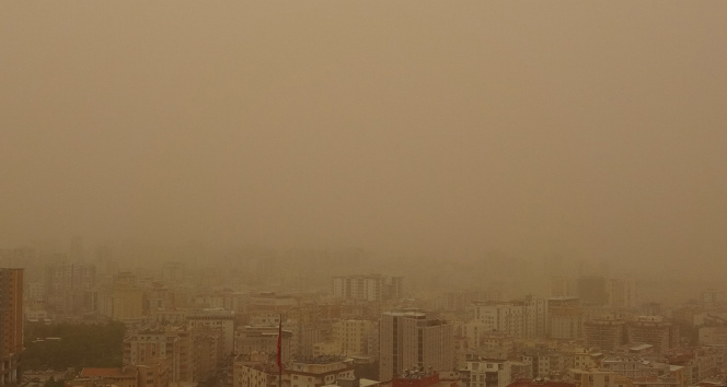 Mardinde toz fırtınası