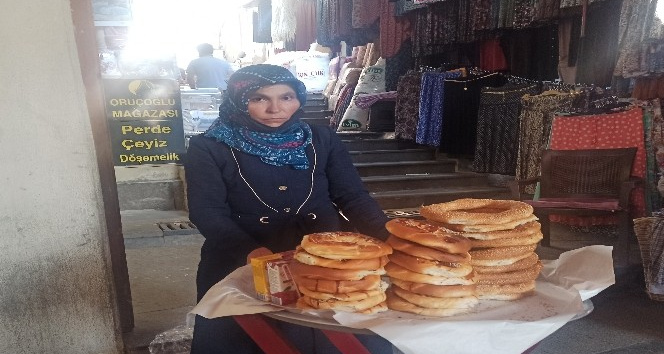 Kahramanmaraş’ta 15 yıldır simit satarak geçimini sağlıyor