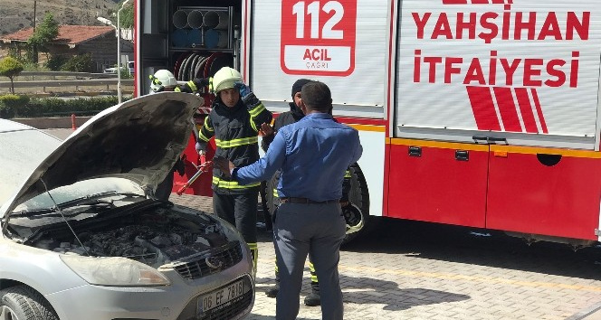 Kırıkkale’de park halindeki otomobil alev aldı