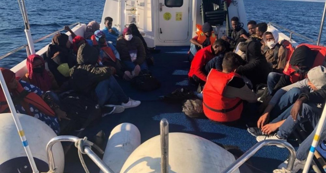 Yunanistanın ölüme terk ettiği 52 düzensiz göçmen kurtarıldı