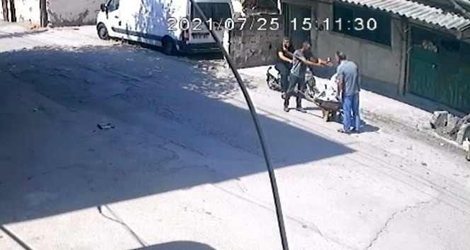 Hırsızlık şüphelisi ile vatandaş arasındaki “Çaldın, çalmadım” tartışması kamerada