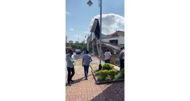 Masko Sanayi Sitesi’nde bir bina çöktü