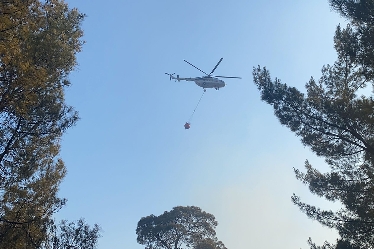 Seydikemer&#039;deki yangına 5 helikopter ile havadan müdahale ediliyor