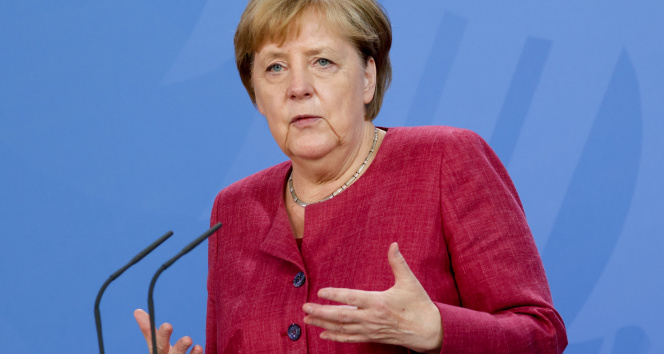 Merkel: ABD olmadan tahliyelere devam edemeyiz