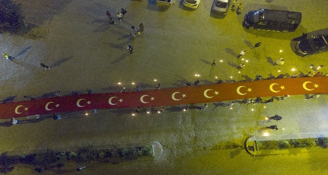 Ahlat’ta 150 metre uzunluğundaki ‘Fener Alayı’ yürüyüşü