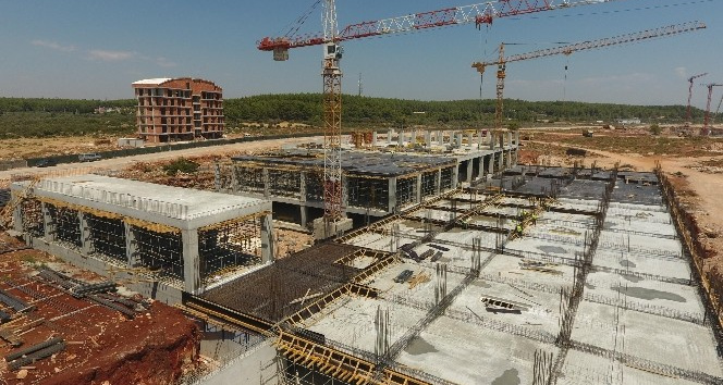 Kepez’deki, Antalya Şehir Hastanesi inşaatı yükseliyor