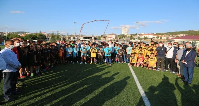 Yozgat’ta minikler futbol şenliğinde bir araya geldi