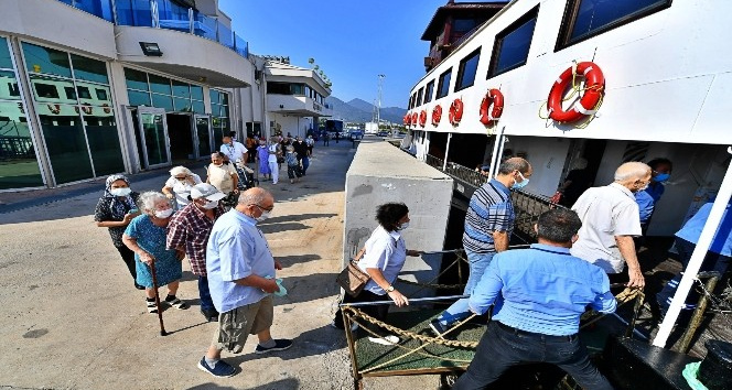 Nostalji vapuru 65 yaş üzeri yolcular için seferde