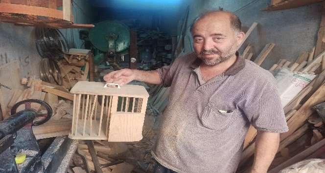 Dayısından öğrendi, 43 yıldır el emeği ahşap ürünleri yapıyor