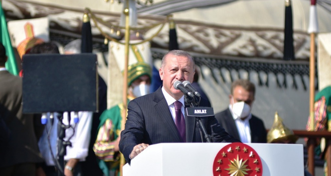 Cumhurbaşkanı Erdoğan Ahlatta konuştu: Bu şehir doğu ve batı medeniyetleri arasında köprü olmuştur