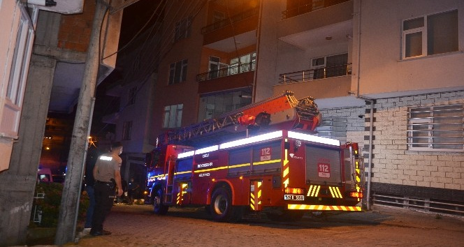 Ocakta unutulan yemeğin dumanı mahalleyi ayağa kaldırdı
