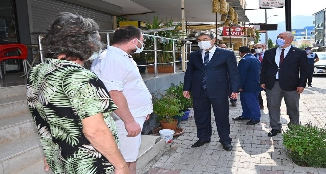 Vali bu sözlerle uyardı: "Aşı olmayanlar yoğun bakımda pişmanlıklarını dile getiriyor ama geç kalınmış oluyor"