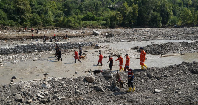 Sel felaketi sonrası kayıp ihbarı yapılan 16 kişi didik didik aranıyor