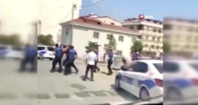 Arnavutköyde silahlı kavga: 3 kardeş yaralanarak hastaneye kaldırıldı