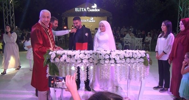 Damadın ’evet’ dediği sırada arkadaşları ’Son pişmanlık neye yarar’ şarkısını açtı