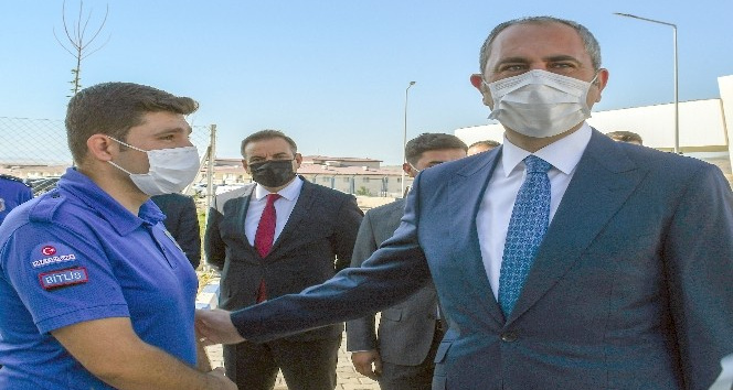 Bakan Gül, sosyal medyadan gelen daveti geri çevirmedi