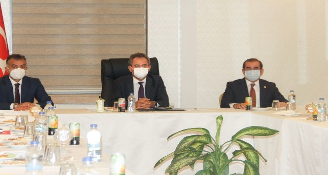 Milli Eğitim Bakanı Özer, Ahlat’ta il müdürleriyle eğitim değerlendirme toplantısı yaptı
