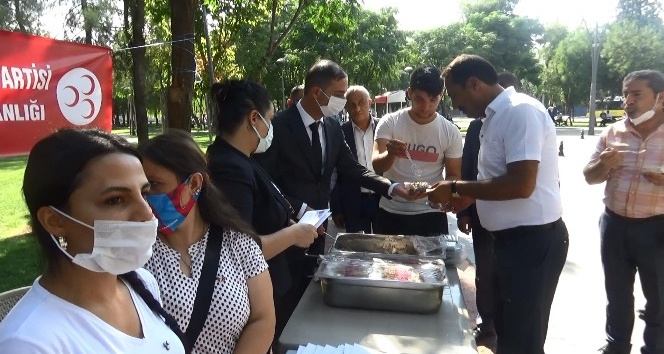 MHP Diyarbakır İl Başkanlığı’ndan vatandaşlara aşure ikramı