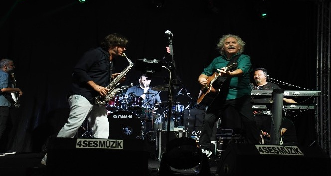 Kuşadası’nda ’Yeni Türkü’ rüzgarı esti