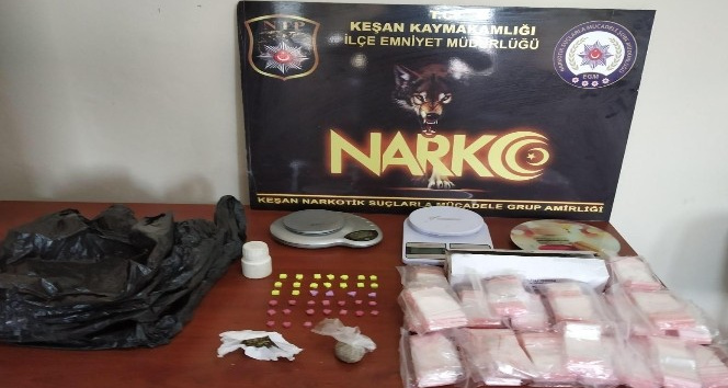 Arama yapılan mahallede çöp kutusundan bile uyuşturucu çıktı