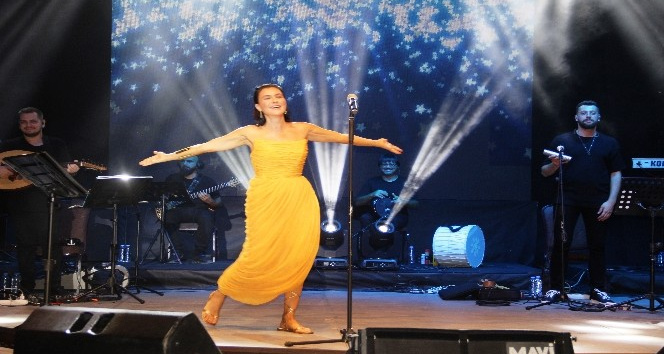 Bodrum’da Şevval Sam izdihamı