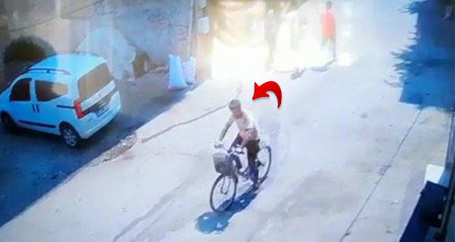 Bisikletli kapkaççı dövmesinden yakalandı