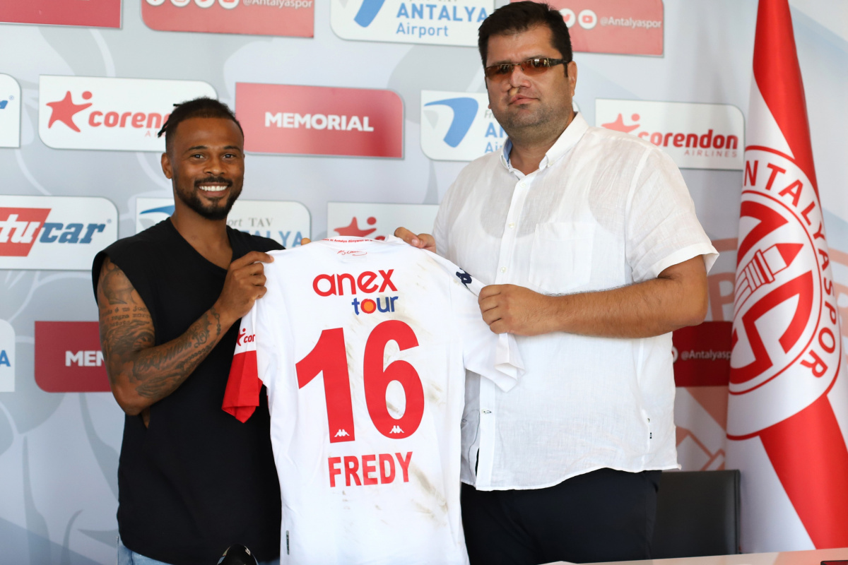 Antalyaspor, Fredy Ribeiro ile 3+1 yıllık sözleşme imzaladı