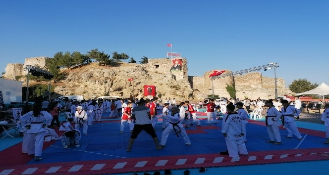 Eğirdir’de 320 sporcunun katılımıyla Taekwondo Zafer Kupası heyecanı