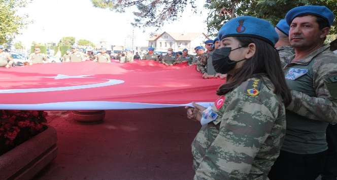 Gökyüzü Kartalları Balıkesir’de şehitleri andı