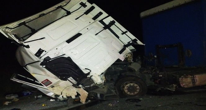 Alkollü sürücü tıra arkadan çarptı: 1 yaralı