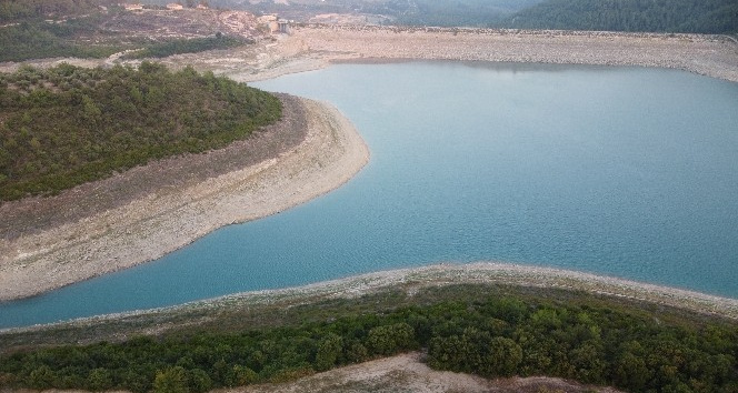 Suların çekildiği Mehmetli Barajı alarm veriyor