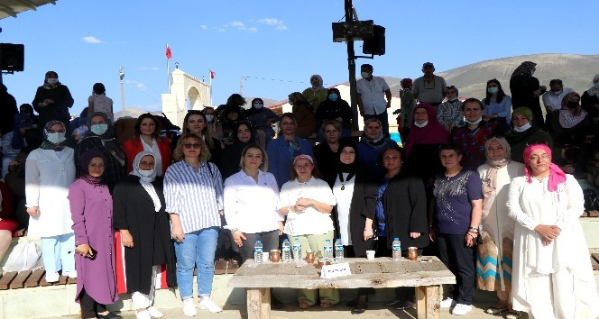 (Özel) Bayburt’ta 100-150 yıllık sandıkların yer aldığı ’Sandıkların Hikayesi’ yarışması sona erdi