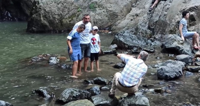 Binlerce kilometreden ayaklarını bu suya sokmak için geliyorlar