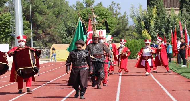 Burdur’da 30 Ağustos kutlamaları çelenk sunma töreni ile başladı