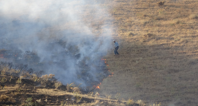 Bitlisteki örtü yangını ormanlık alana sıçramadan kontrol altına alındı
