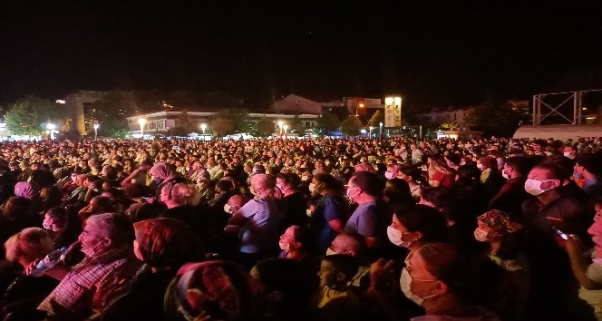 Zafer Bayramı’nda Musa Eroğlu konserinde meydan doldu taştı