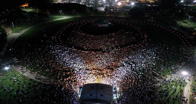 Zafer coşkusu Koray Avcı’yla yaşandı