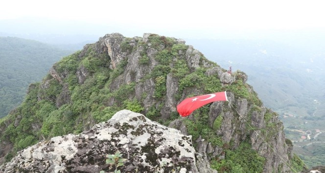 Dağcılar, 2 bin metrelik zirveden Ordu’yu selamladılar