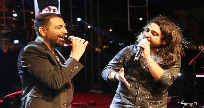 Atakum’da zafer coşkusu: Selçuk Balcı ve İsmail Altunsaray konseri