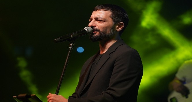 Bilecik’te binlerce kişi Mehmet Erdem konserinde coştu