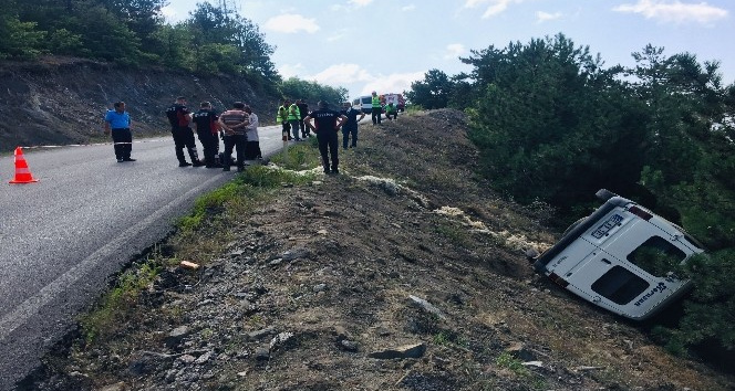 Minibüs şarampole yuvarlandı: 1 yaralı