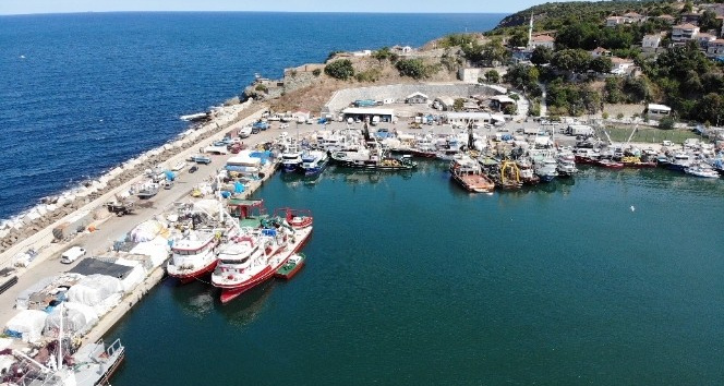 Poyrazköy’de av yasağının kalkmasına saatler kala balıkçılar hazırlıklarını tamamladı