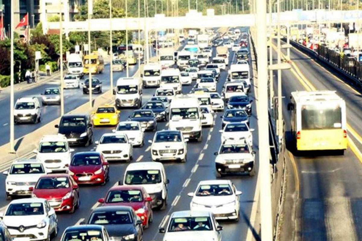 İstanbul&#039;da yüz yüze eğitimin ilk gününde trafik yoğunluğu 51&#039;lerde seyrediyor