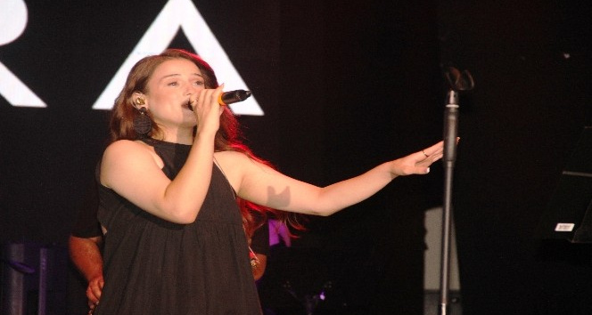 Zehra, Bodrum kalesinde fırtına gibi esti