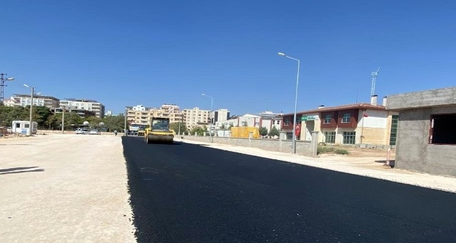 Midyat’ta asfaltlama çalışmaları devam ediyor