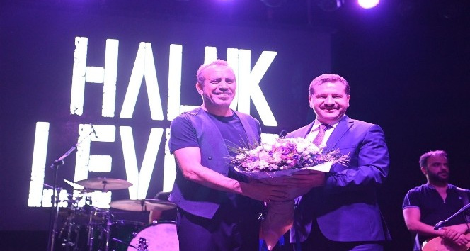 Balıkesir’de Haluk Levent rüzgarı esti