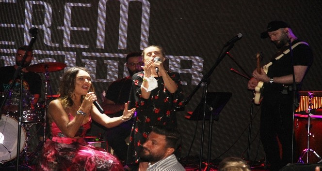 Cerem Onurluer, Down sendromlu Zeynep’le düet yaptı