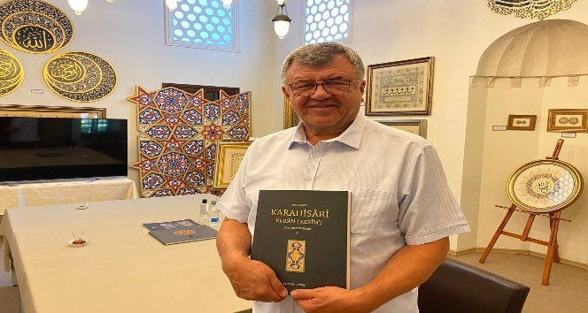 (Özel) 600 farklı tasarımla Karahisari Kur’an-ı Kerim tezhipleri tek ciltte toplandı